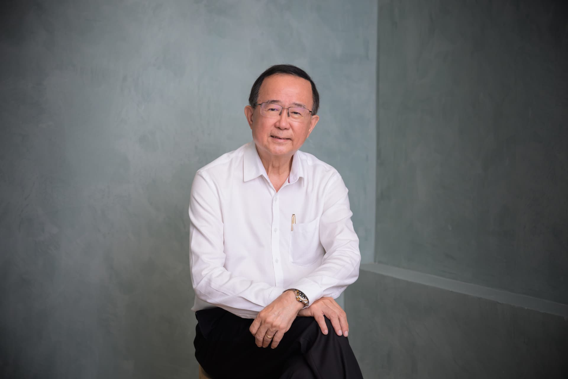 Professor Alex Min